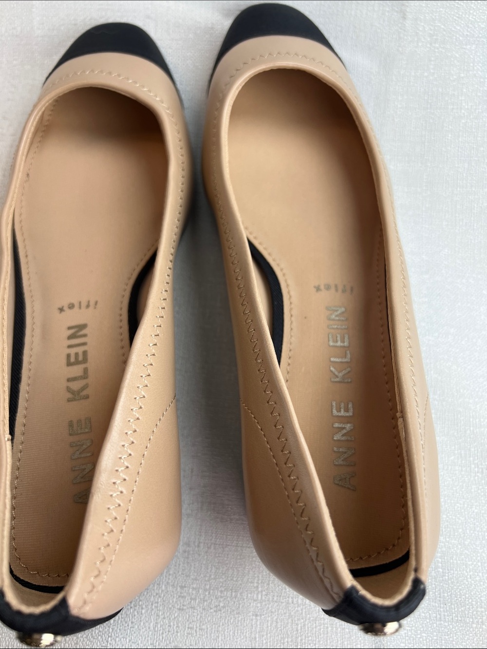 Anne Klein, tan with black trim flat - Picture 4 of 6